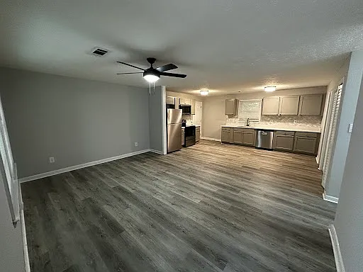 3 bed, 1340 sqft, $1,550 — Photo 4