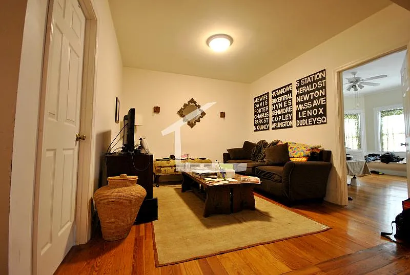 3 bed, 1250 sqft, $4,300 — Photo 3