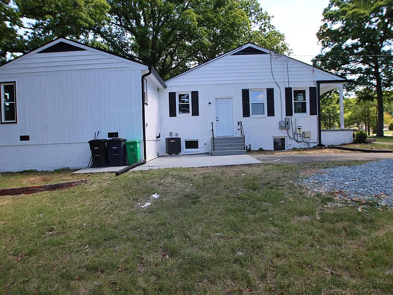2608 Holly Dr — Photo 3