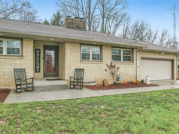4th image of 905 Crestwood Dr NE