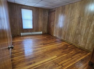 194 Woburn St FL 3RD, Lowell, MA 01852