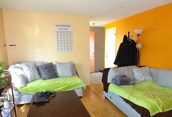 3rd image of 1817 6th St SW