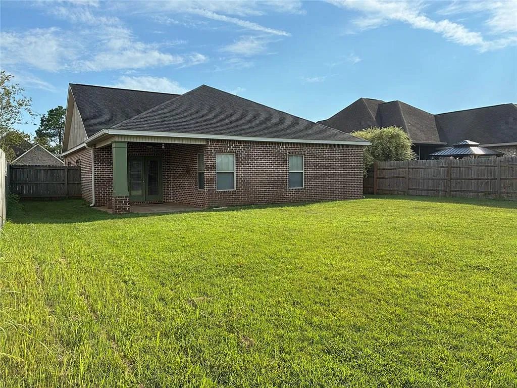 3 bed, 2.0 bath, 1554 sqft, $1,950 — Photo 2