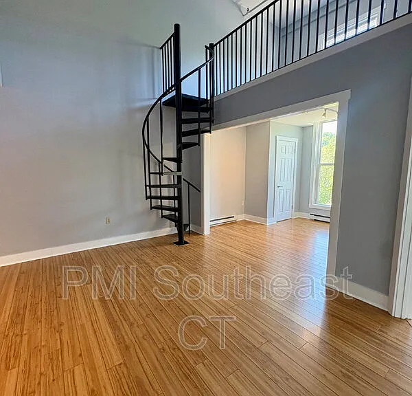 4 Coggswell St #17 — Photo 2
