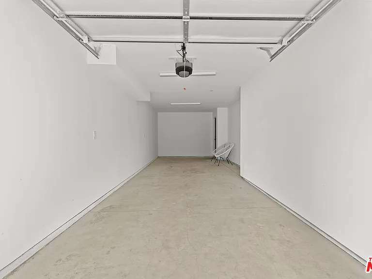 236 S Carondelet St — Photo 24