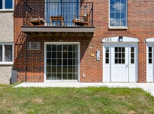 123 W Elk Trl APT 122, Carol Stream, IL 60188