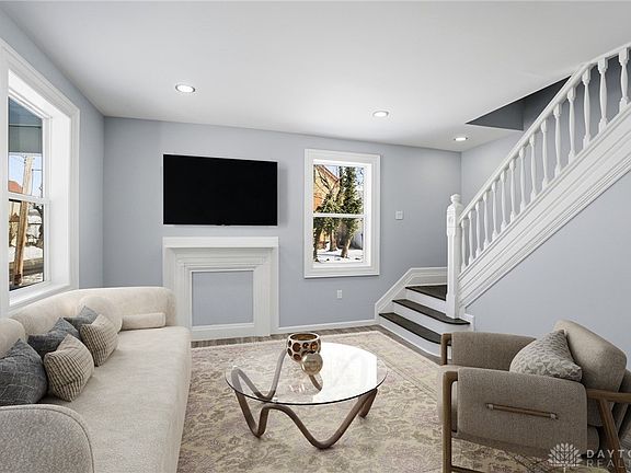 3rd image of 20 Five Oaks Ave