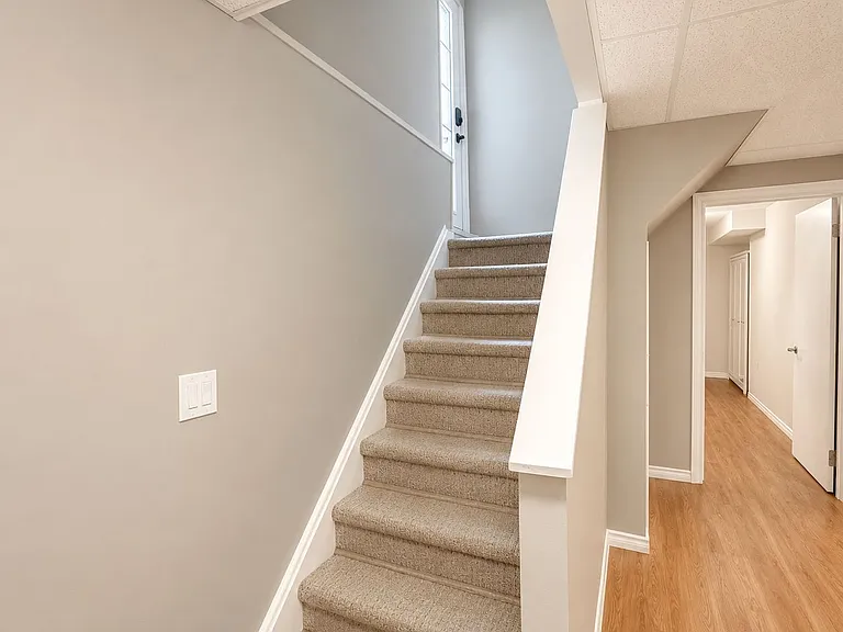 71 Avenue Rd — Photo 3