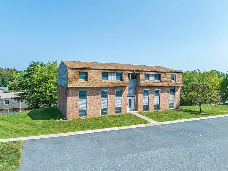 Colonial Glen — Photo 19