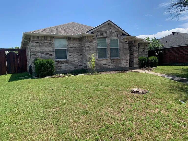 3000 Lake Terrace Dr — Photo 1