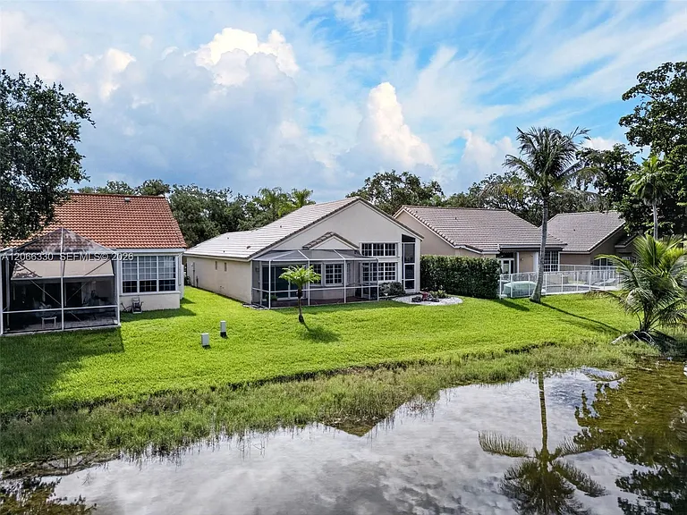 1520 Seabay Rd — Photo 111