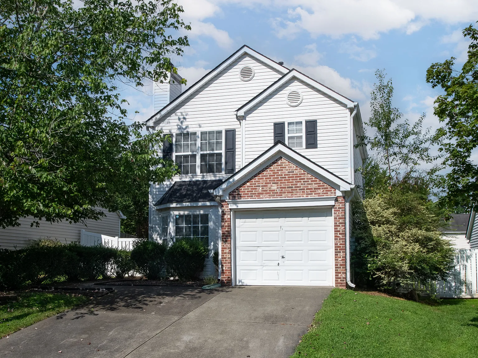 2 bed, 2.5 bath, 1108 sqft, $1,900 — Photo 2