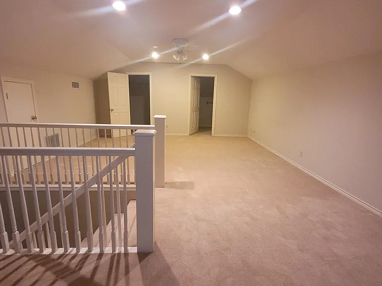 414 Amberwood Cir — Photo 18