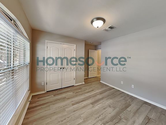 3rd image of 1006 Eaglerock Ln