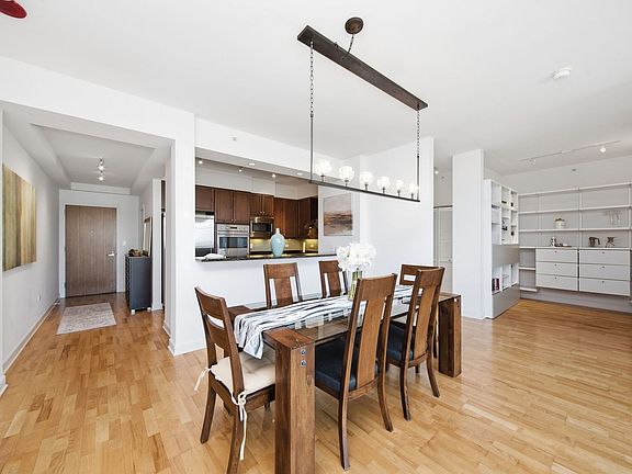 5th image of 1201 S Prairie Ave #1202