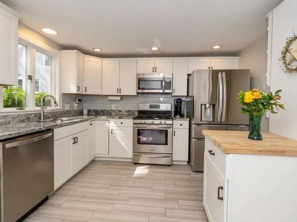 1 Union Ct, Amesbury, MA 01913