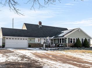 29 Spindletree Rd, Levittown, PA 19056