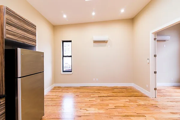 Rented by Nooklyn NYC LLC | media 52