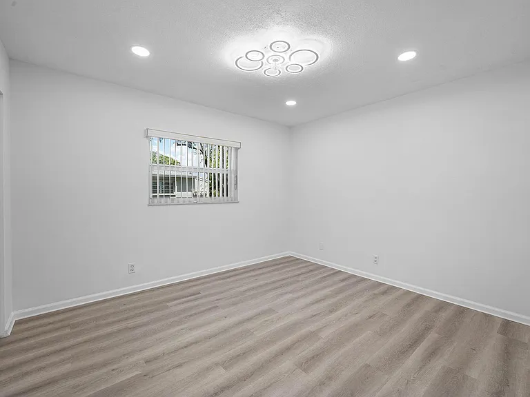 2303 Lowson Blvd #D — Photo 16