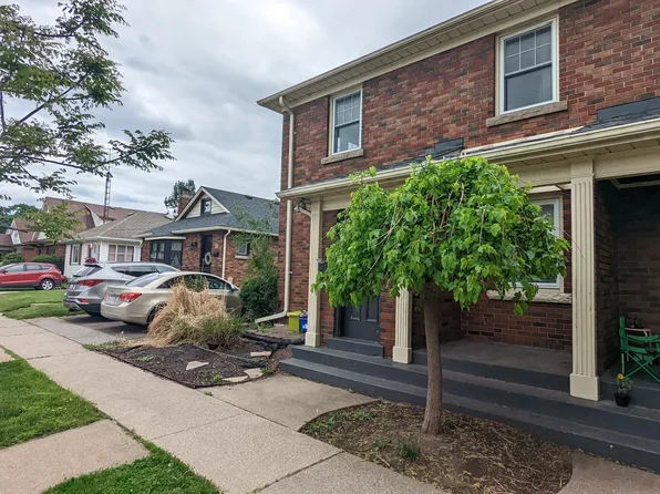 18 Spruce St #1/2, Saint Catharines, ON L2R 1B5