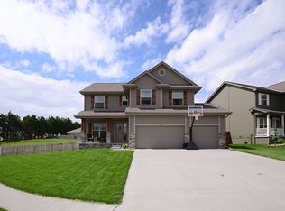 15921 Mormon St, Bennington, NE 68007