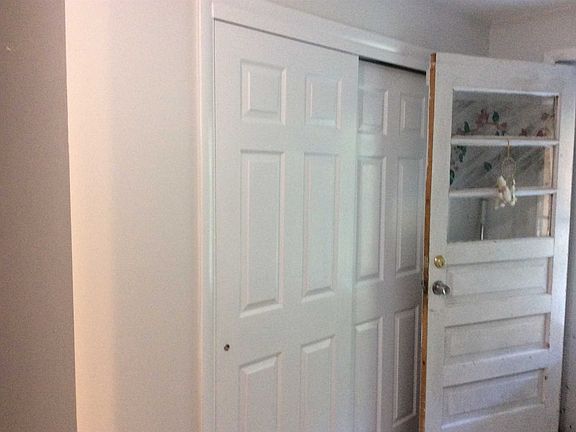 Entrance w 1 of 2 big closet