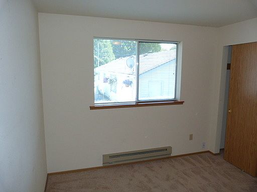 4th image of 811 W 10th St