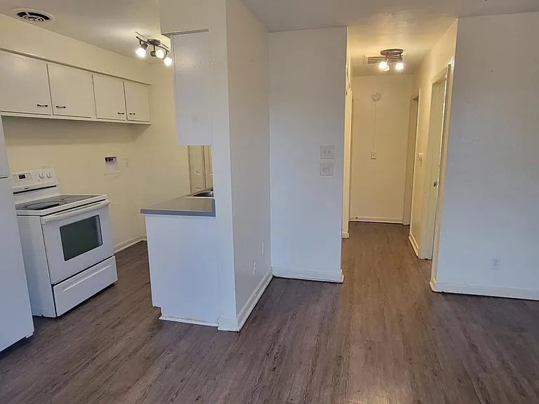 2102 Bickmore Ave — Photo 6