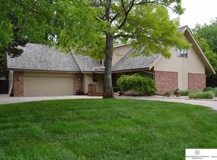 10212 Seward Cir, Omaha, NE 68114