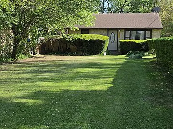 827 Story Book Ln, Machesney Park, IL 61115