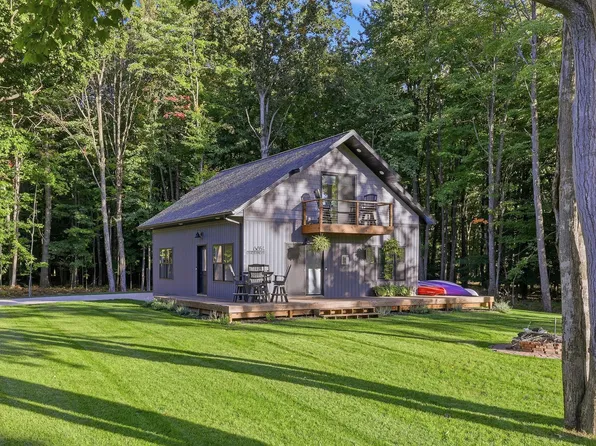 6854 Club House Dr E, Stanwood, MI 49346