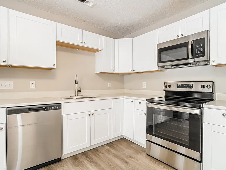 910 Milkfarm Ct — Photo 8