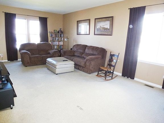 5th image of 2424 Hanbury Ln