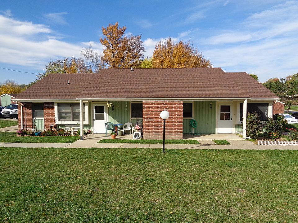 2nd image of 403 Iowa St