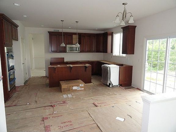 4th image of 604 Bainbridge Dr