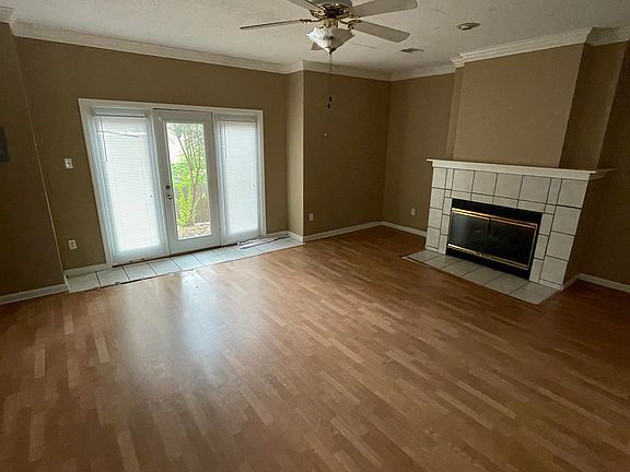 3rd image of 738 N Walnut Woods Cv