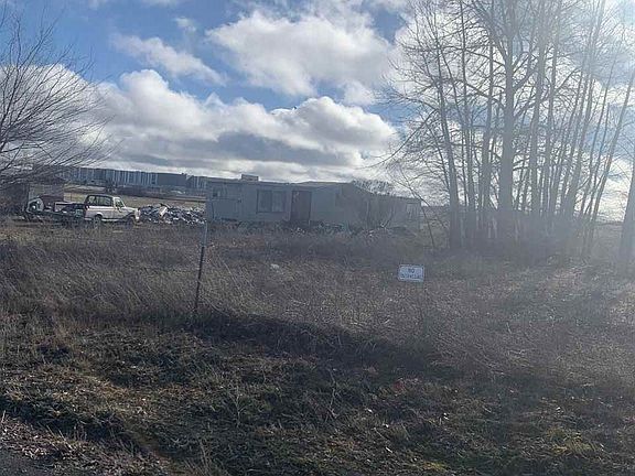 5th image of 10617 W Electric Ave