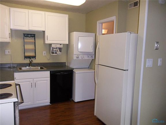 2nd image of 3718 Lakepointe Dr