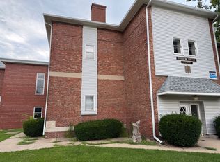 211 N Lincoln St APT 6, Athens, IL 62613