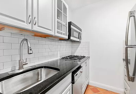 5th image of 240 E 55th St APT Lc