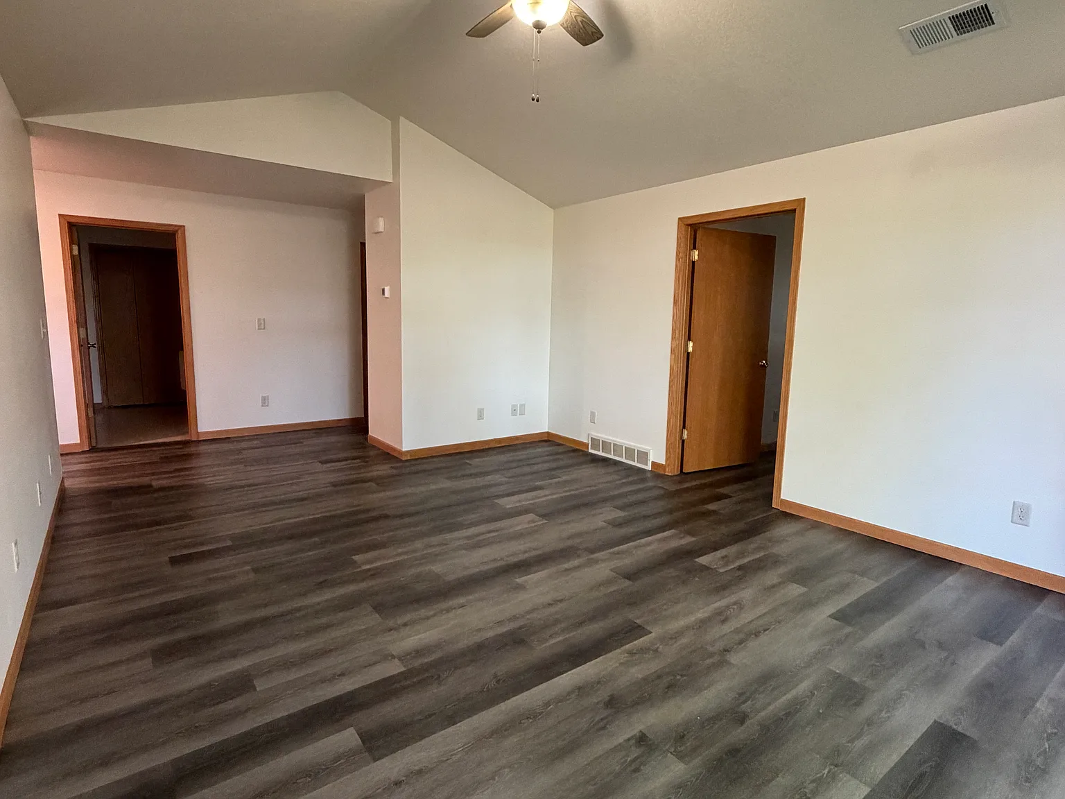 3 bed, 1100 sqft, $1,500 — Photo 2