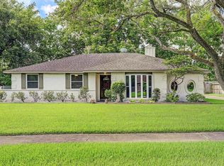 403 Chelsea Ln, Friendswood, TX 77546