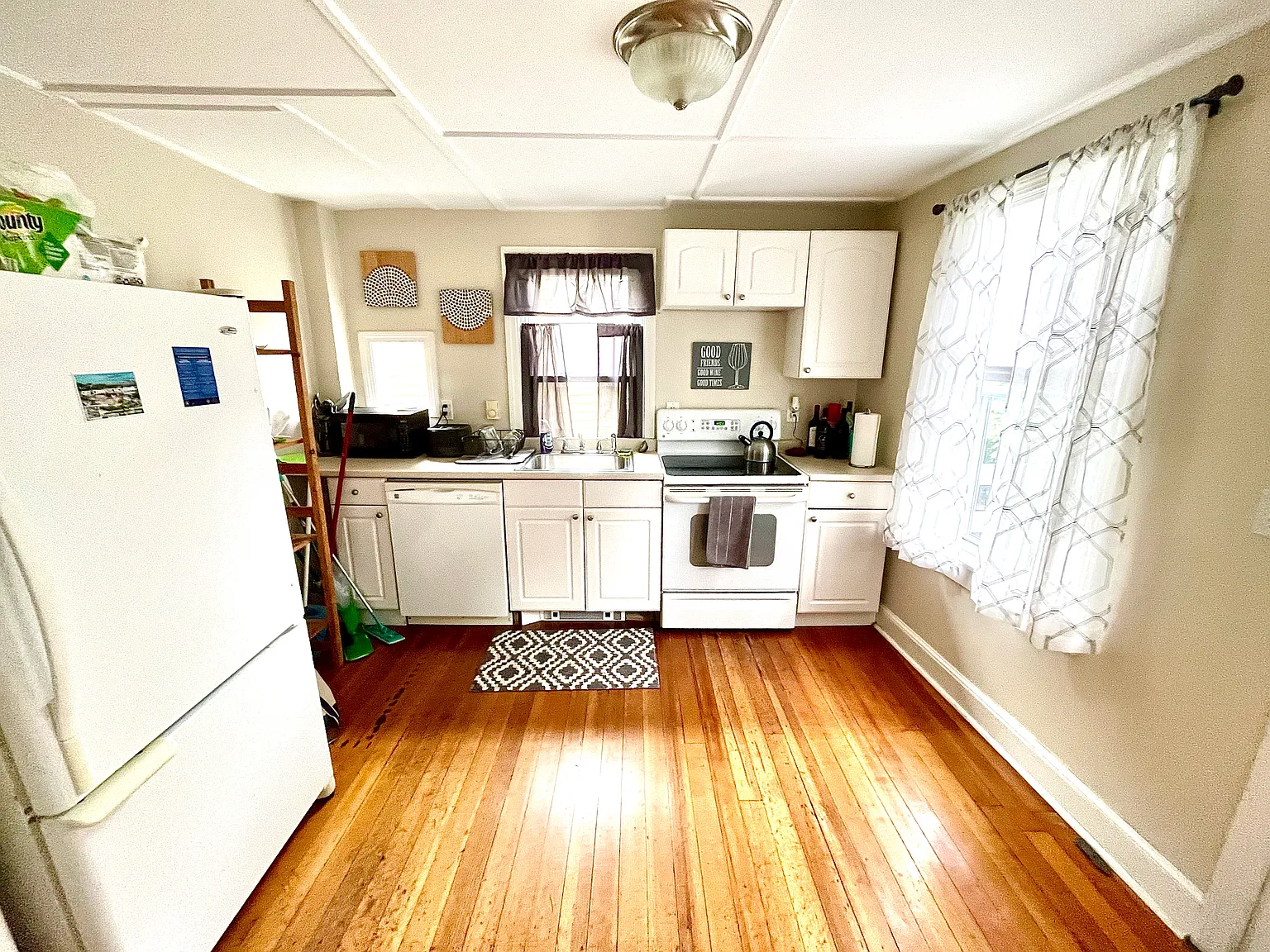 3 bed, 1442 sqft, $2,700 — Photo 2