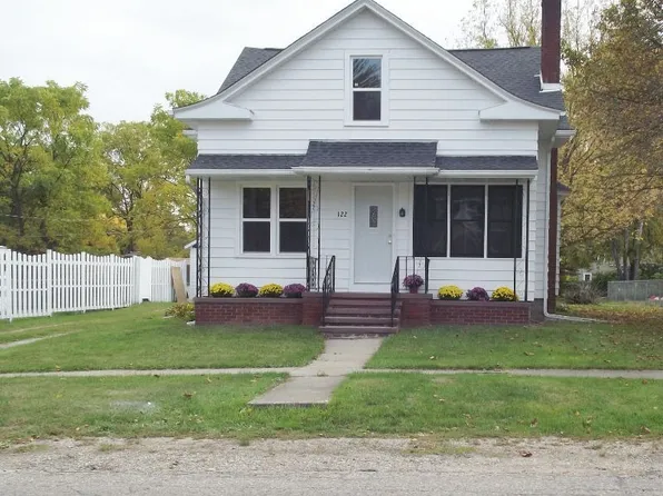 122 S Hibbard St, Fowlerville, MI 48836