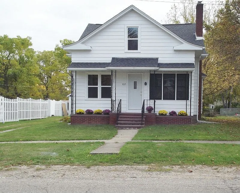 122 S Hibbard St photo 1