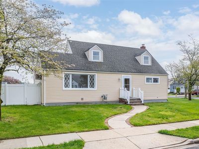 46 Vandewater Street, Farmingdale, NY, 11735