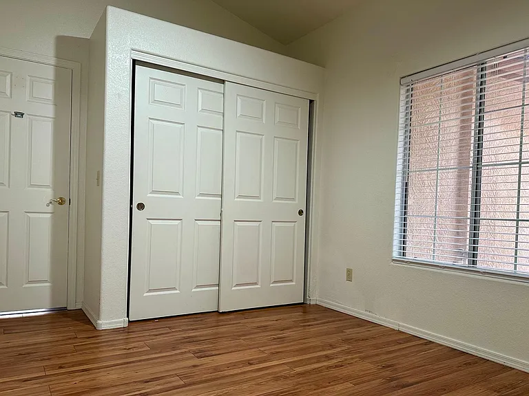 1624 N Sawyer — Photo 8