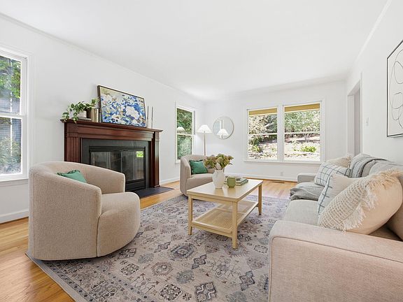 3rd image of 720 Creekstone Dr