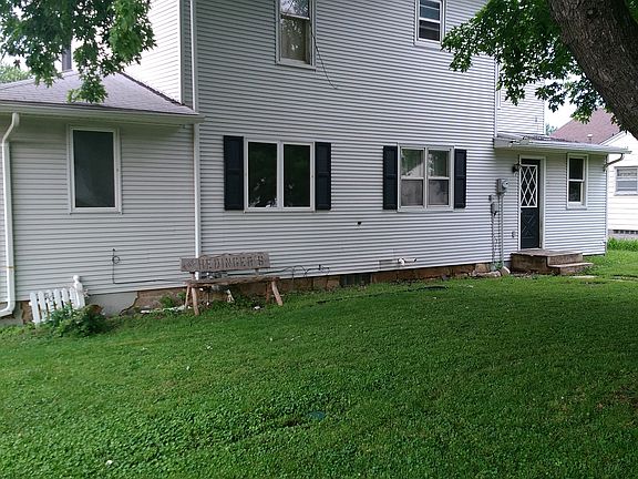 3rd image of 402 W 2nd St