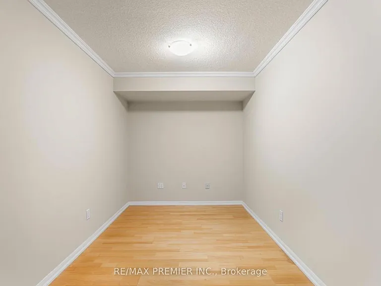 37 Grosvenor St #610 — Photo 11